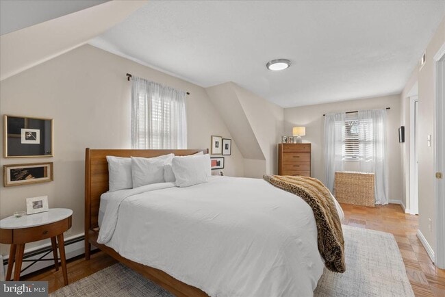 Building Photo - 10808 Hobson St