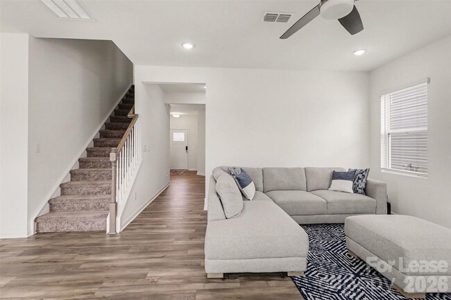 Building Photo - 1354 Harleston St