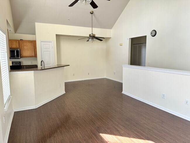 Building Photo - 8957 Lee Vista Blvd