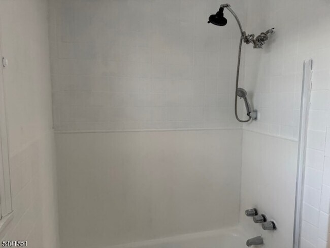 Building Photo - 59 Lakeview Dr