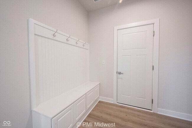 Building Photo - 581 Roosevelt St