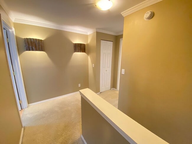 Building Photo - Beautiful 3 Bedroom Home with Custom Touches!