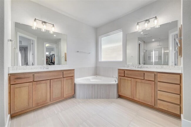 Building Photo - 317 Rock Knl St