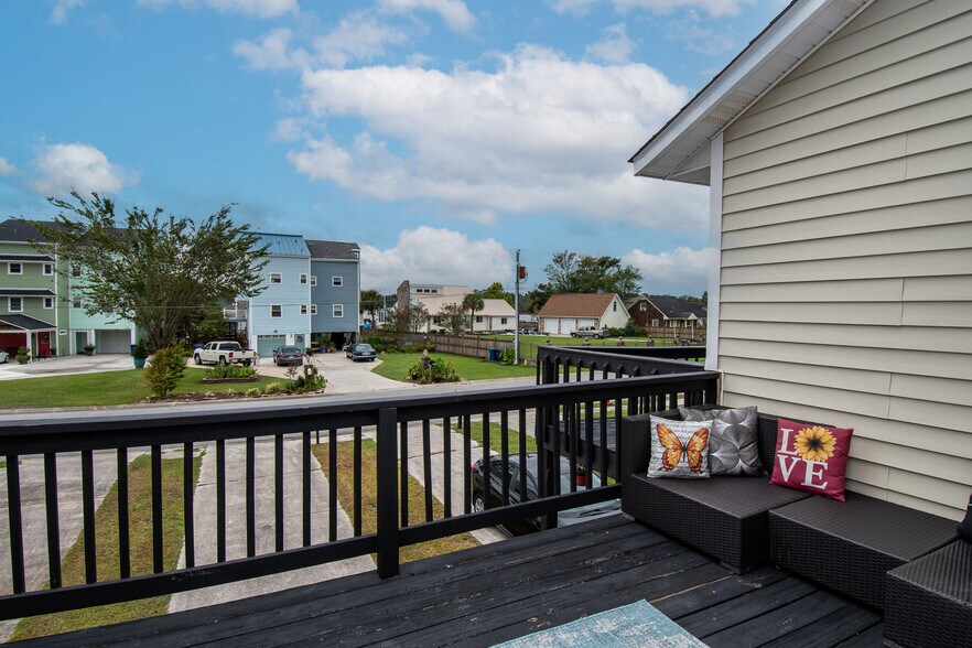 Building Photo - 88 Shoreline Dr