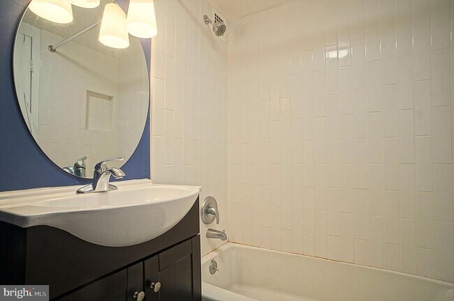 Building Photo - 1260 21st St NW