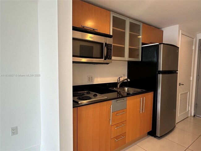Building Photo - 1750 N Bayshore Dr