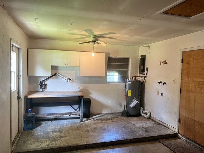 Building Photo - 3 BEDROOM, 2 BATH HOME IN THE HEART FORT P...