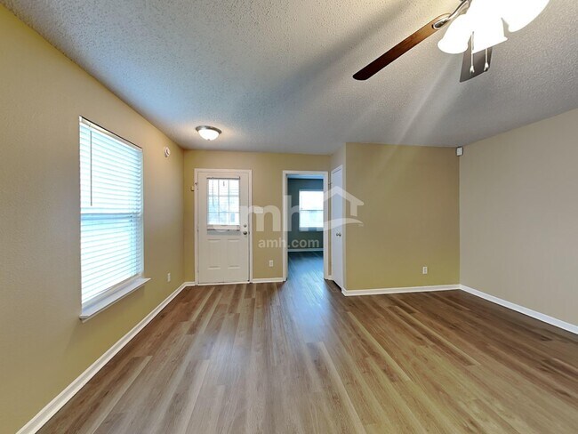Building Photo - 1760 Blackmore Dr