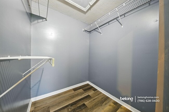 Building Photo - 2915 SE 15th Terrace