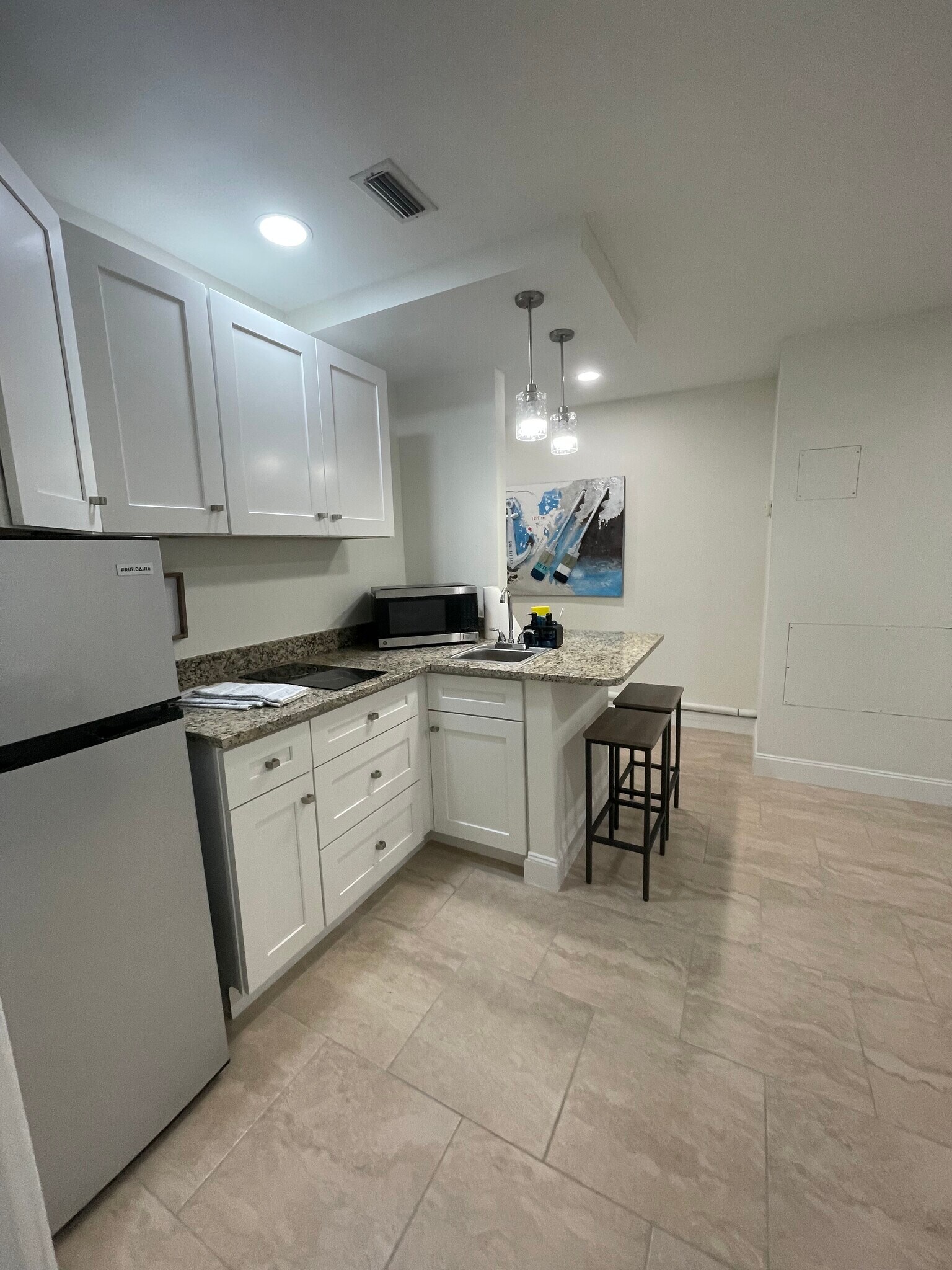 Building Photo - 1111 Montezuma Dr