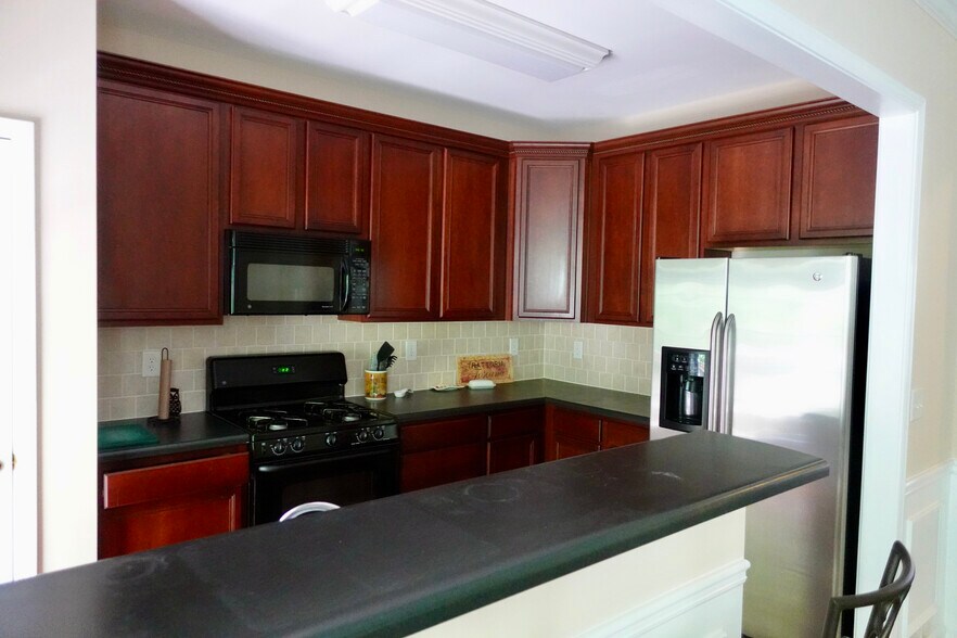 Building Photo - 3304 Chastain Gardens Dr NW