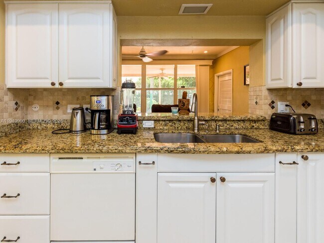 Building Photo - 5524 Garfield St