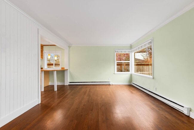 Building Photo - 3 Bedroom Home in the Heart of W Seattle!