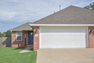 Building Photo - 820 Hindman Dr