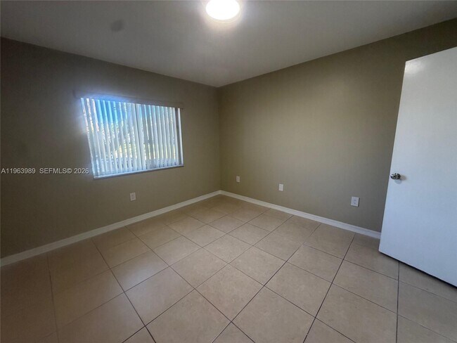 Building Photo - 2731 SE 12th Rd