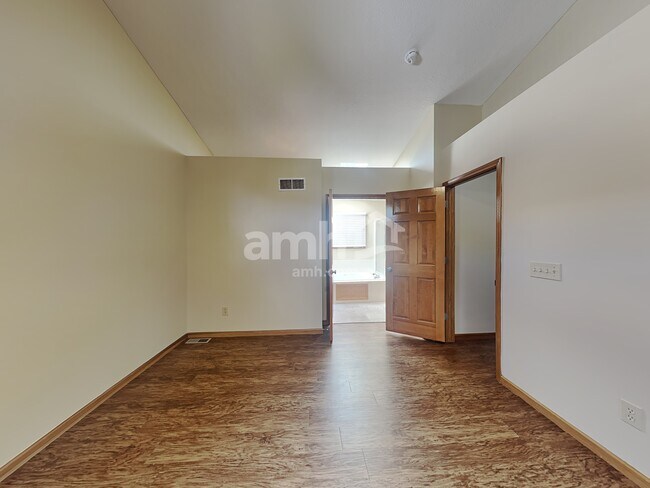 Building Photo - 1810 Penwood Pl