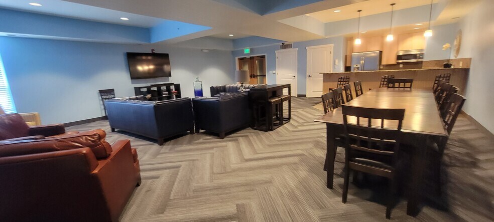 Building Photo - 4276 S Main St