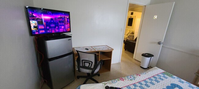 Building Photo - 486 Pinewood St