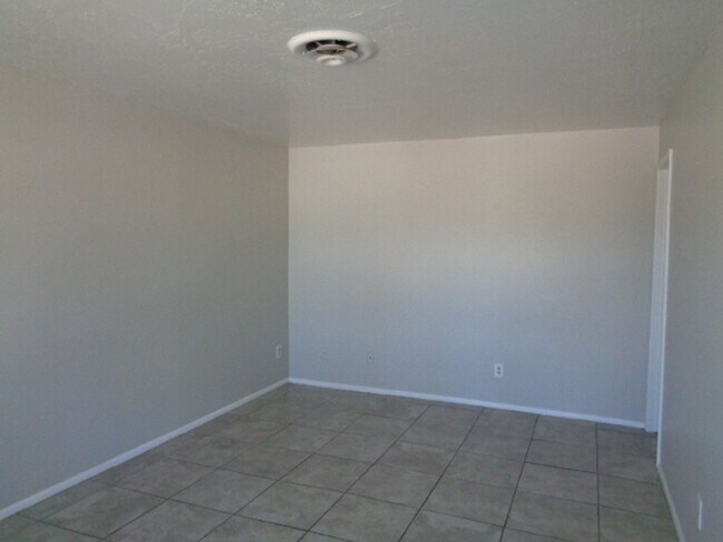 Building Photo - #1050-W Pierson St, LLC