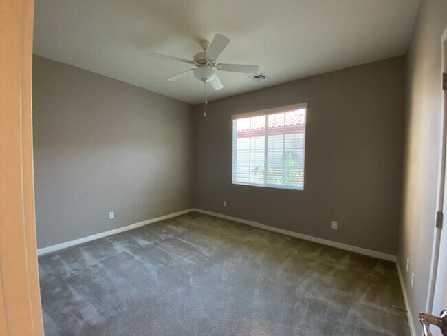 Building Photo - 2705 S Valle Verde