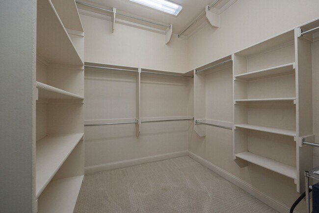 Building Photo - Spacious and beautifully designed with 5 bedrooms, 4 bath in a desirable location.