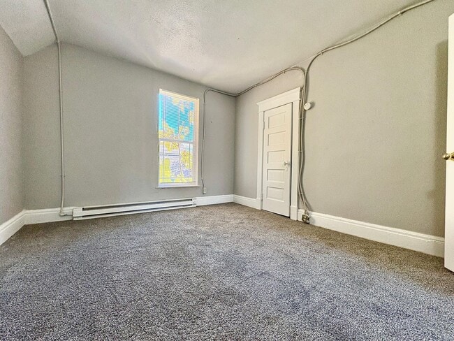 Building Photo - 1033 Oak St