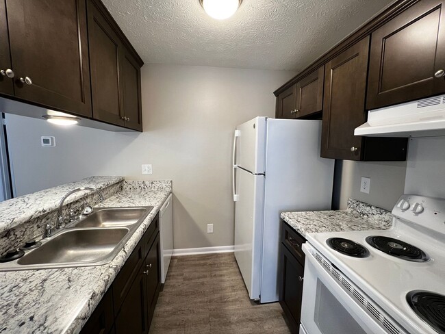 Building Photo - 1429-D Ireland Drive - No Pets