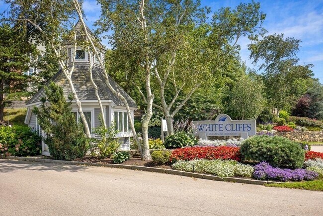 Building Photo - 561 White Cliffs Dr