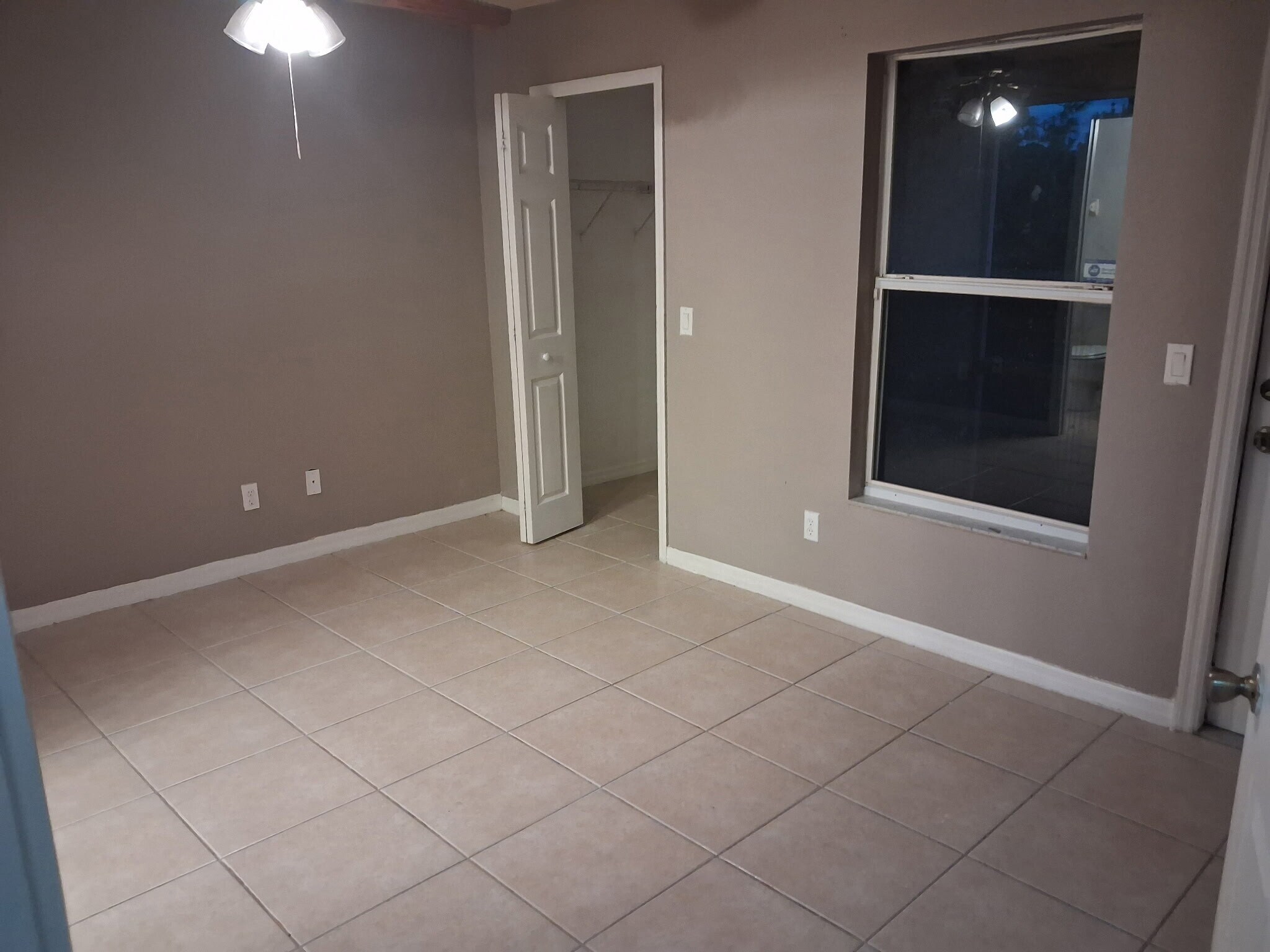 Building Photo - 5039 Locke Ln