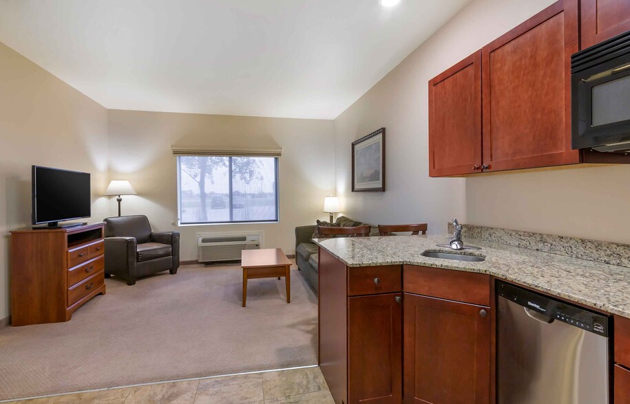 Building Photo - Furnished Studio-Minot