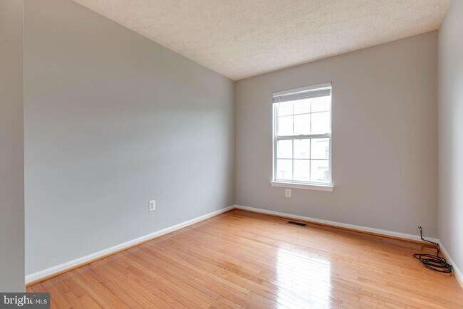 Building Photo - 3318 Hibiscus Ct