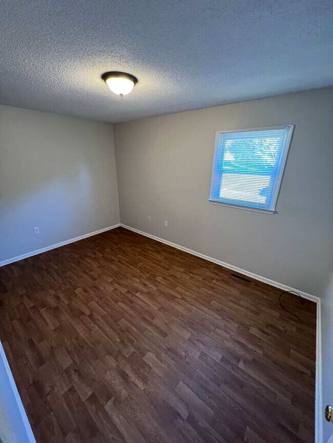 ***FIRST MONTH FREE*** Newly remodeled 2 b... 103 Wylie Ct Easley SC