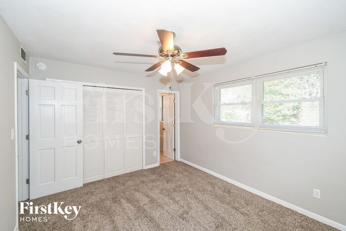 Building Photo - 8017 Santillo Dr
