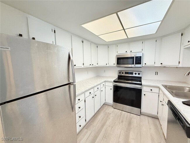 Building Photo - 13257 Broadhurst Loop