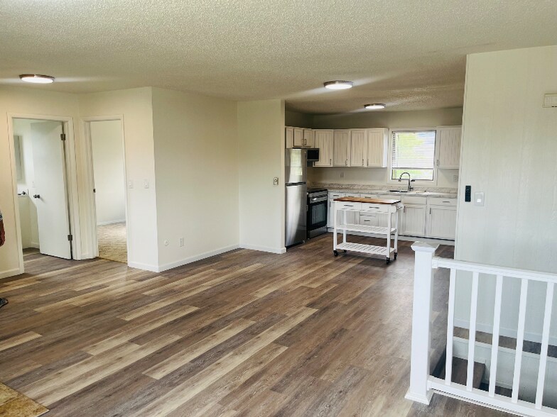 Building Photo - 120 Sunrise Dr