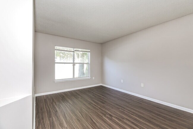 Building Photo - 7899 Cherry Blossom Dr N