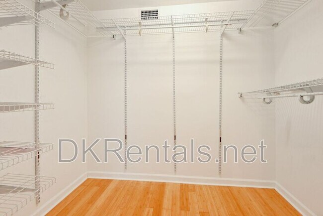 Building Photo - 1448 Iverson St NE