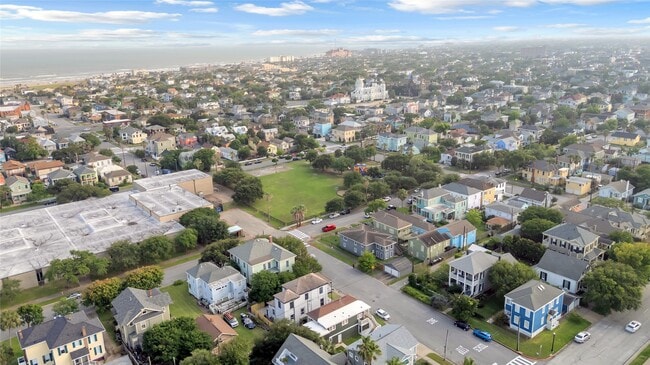 Building Photo - 614 11th St