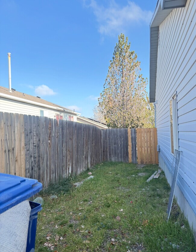 Building Photo - 6189 Dewdrops Dr