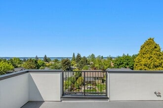 Building Photo - Sweet Ultra-Modern Air-Conditioned West Se...