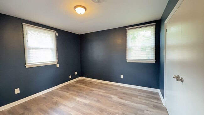 Building Photo - Well-Maintained 3-Bedroom Home with Fenced Backyard & Assigned Parking in Central Chesapeake