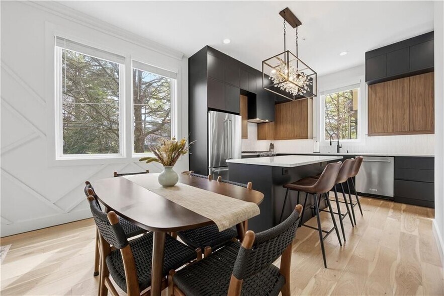 Building Photo - 438 Markham St SW