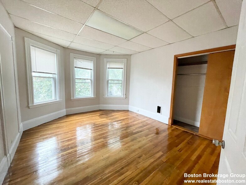 Building Photo - 26-28 Harbor View Unit 3