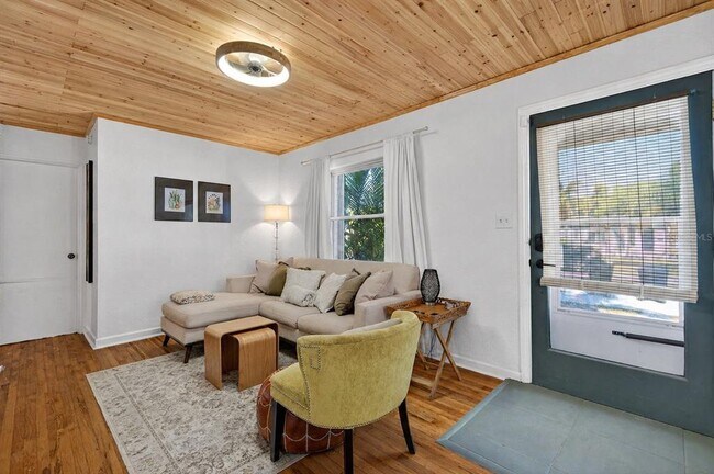 Building Photo - 2444 34th Ave N