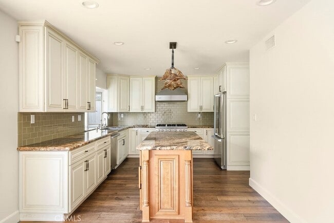 Building Photo - 2646 Basswood St