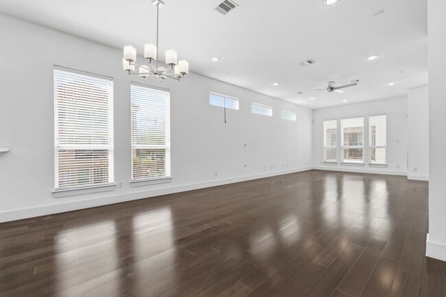 Building Photo - 7239 Laguna Villas