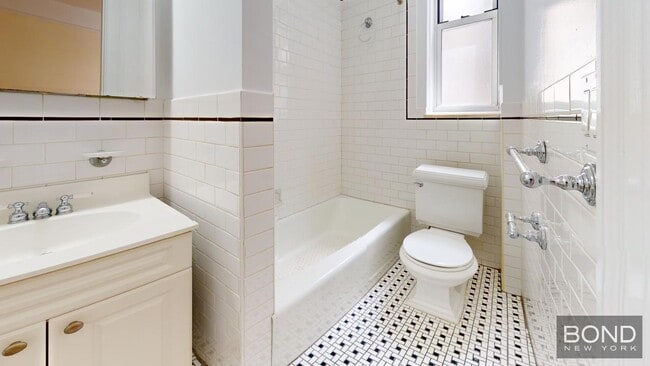 Primary Photo - 117 W 13th St