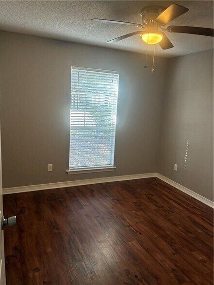 Building Photo - 611 Westchase Ct N