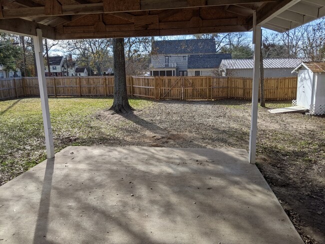 Building Photo - 408 E McKay St