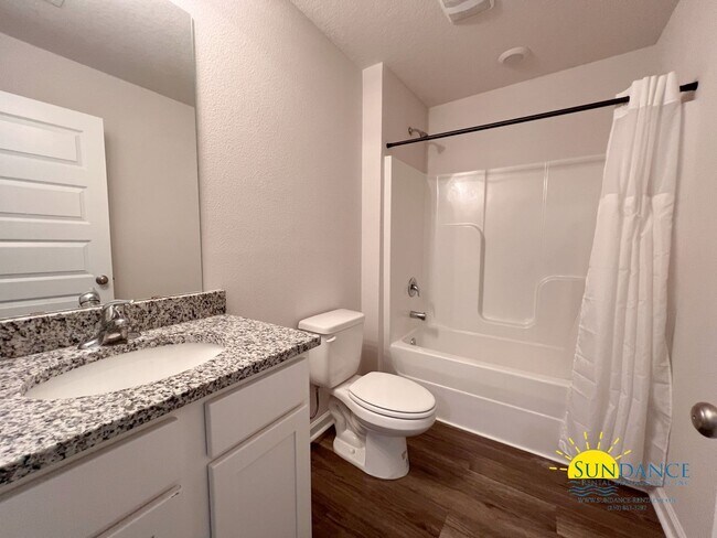 Building Photo - 5374 Wyndell Cir